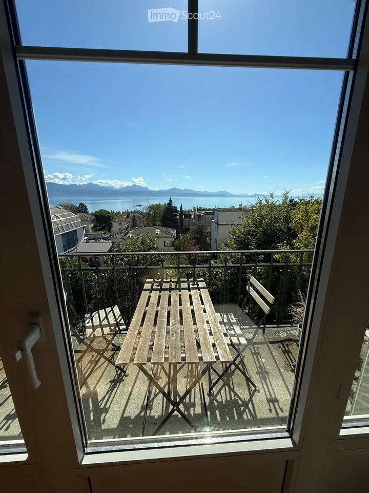 Geräumige 5-Zimmer-Wohnung mit Aussicht in Pully