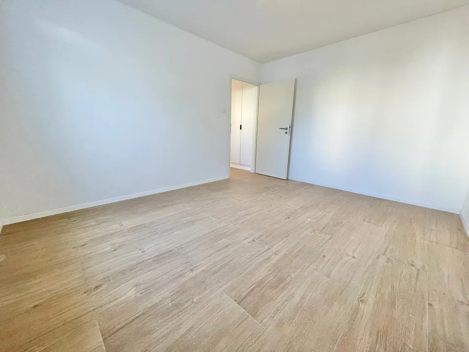 Moderne 2.5 Zimmer Wohnungen mit Waschmaschine/ Tumbler neben Emmencenter