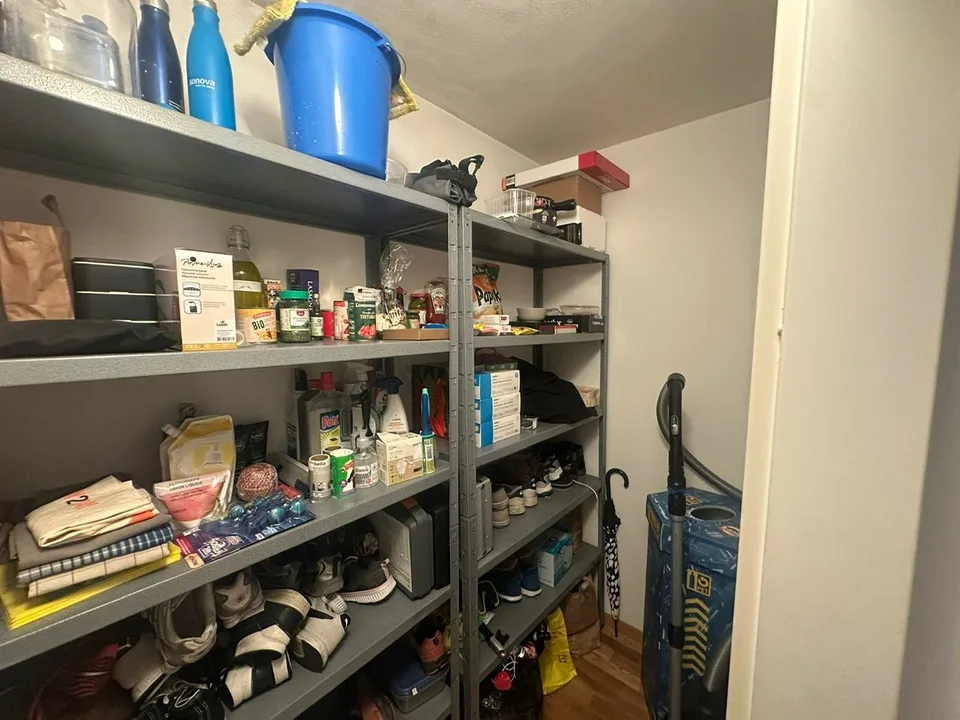 Grosszügige 3.5Zi. Wohnung im Grünen. Tiefgaragenplatz kann übernommen werden