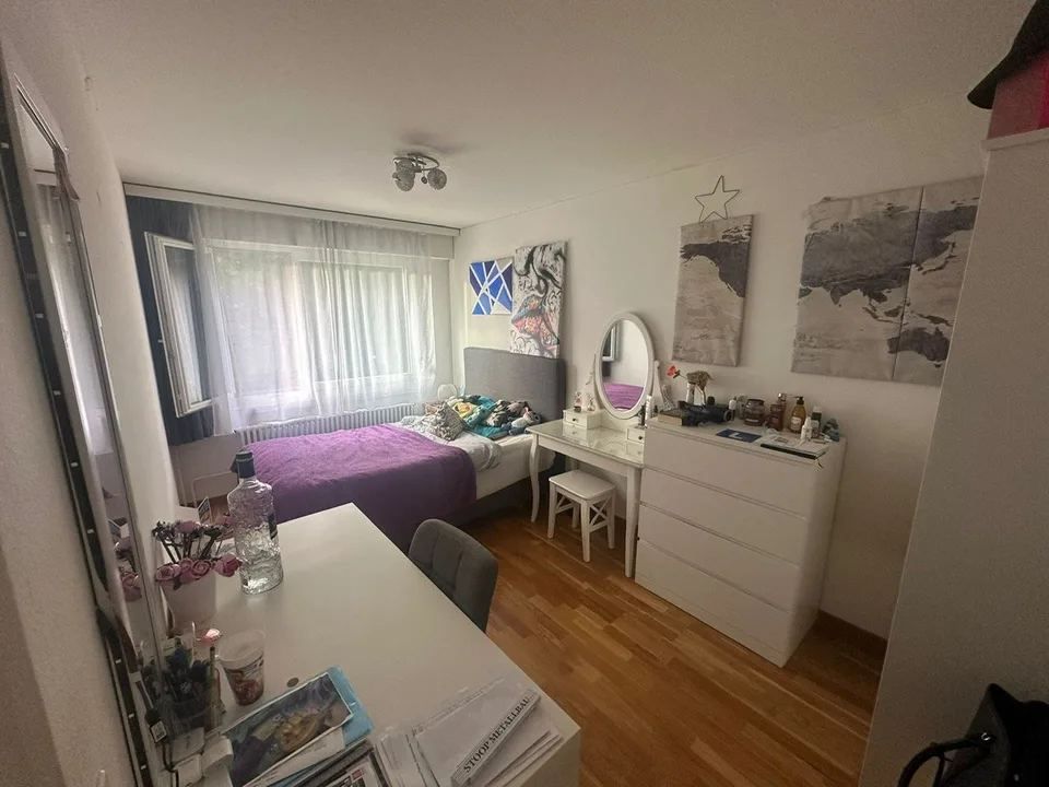 Grosszügige 3.5Zi. Wohnung im Grünen. Tiefgaragenplatz kann übernommen werden