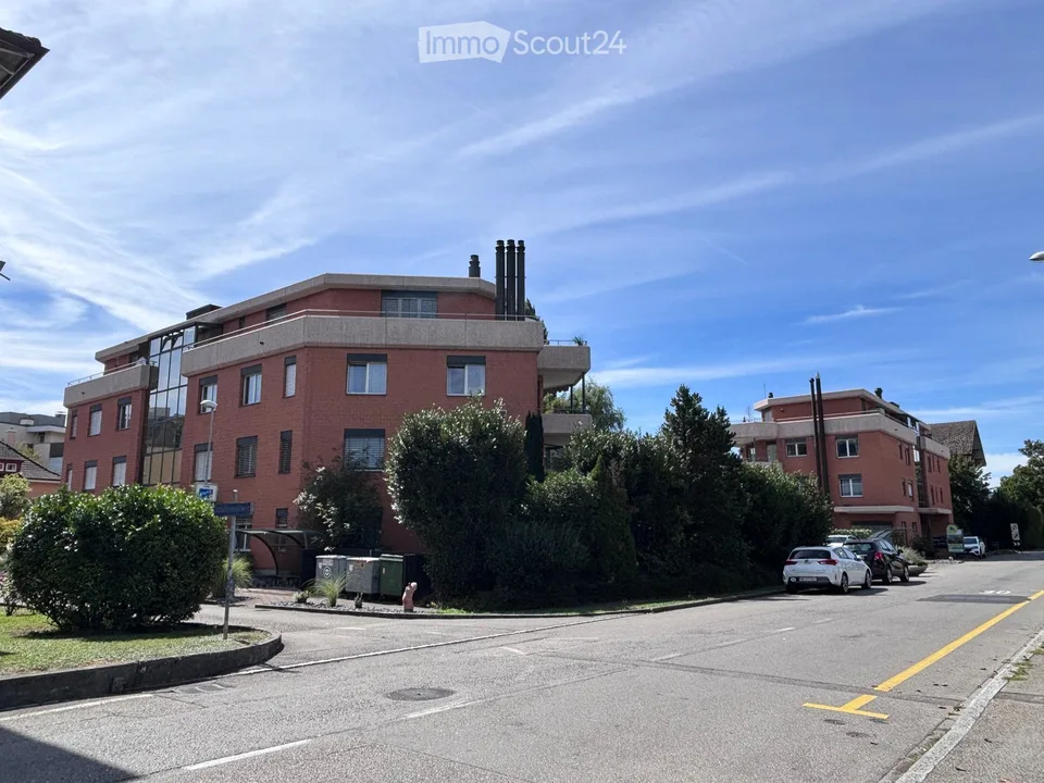 Nidau, 4,5 pièces (semi meublé selon accord), terrasse 20 m² plein sud-ouest, parking