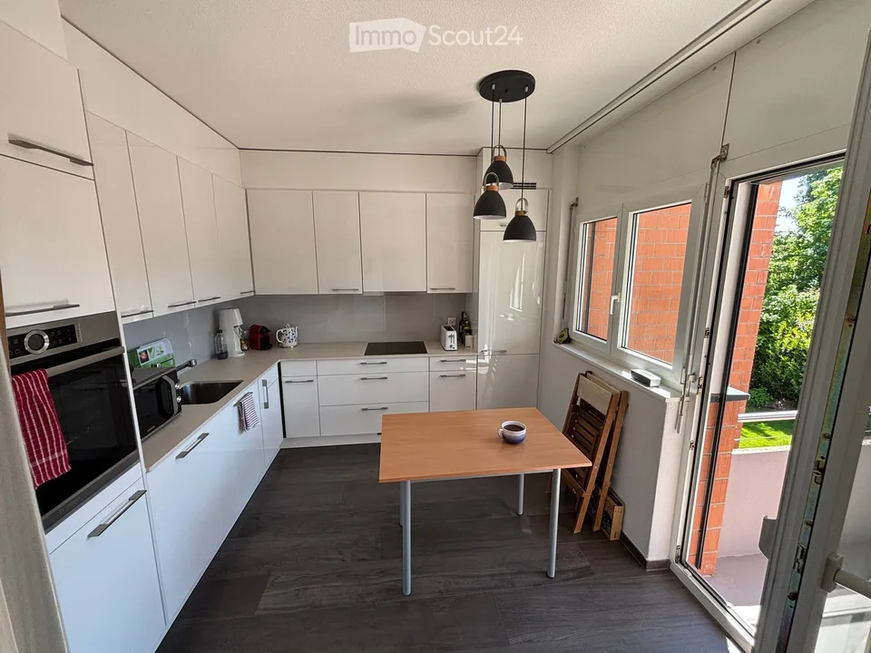 Nidau, 4,5 pièces (semi meublé selon accord), terrasse 20 m² plein sud-ouest, parking