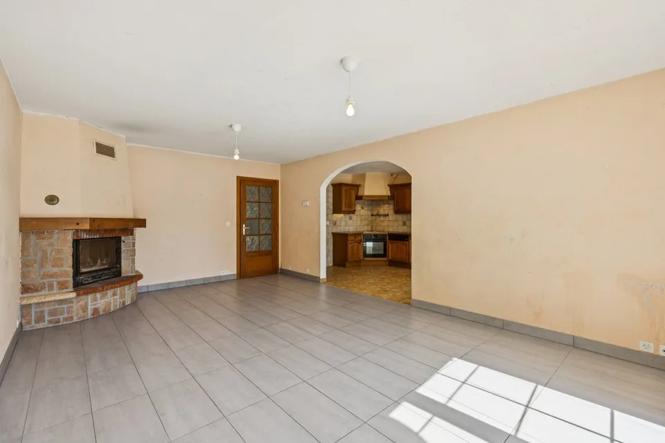 Haus im Dorf 6.5 Zimmer - Gutes Potenzial für Renovierung - La Chaux – Foto 3 von 11