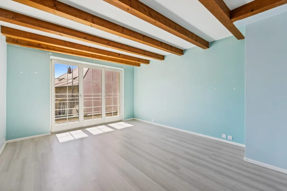 Haus im Dorf 6.5 Zimmer - Gutes Potenzial für Renovierung - La Chaux – Foto 5 von 11