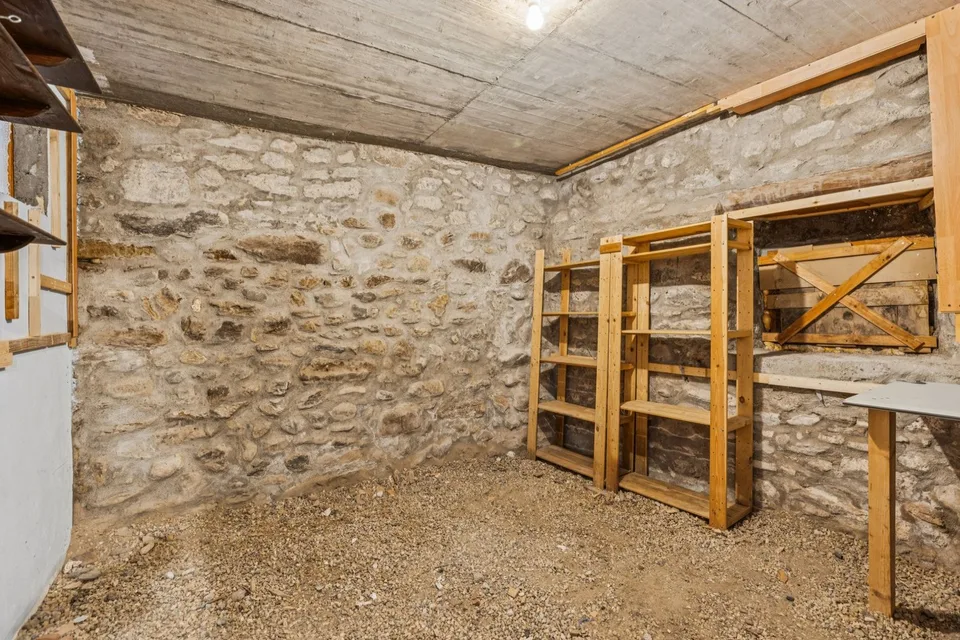 Haus im Dorf 6.5 Zimmer - Gutes Potenzial für Renovierung - La Chaux – Foto 11 von 11