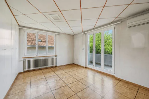 Charmante 5.5-Zimmer-Altbauwohnung in Lanzenhäusern – sofort verfügbar