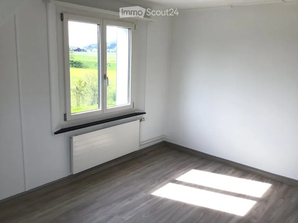 Helle 4-Zimmer Wohnung im 2. Stock am Dorfrand Nähe Bahnhof