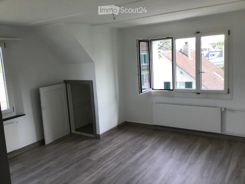 Helle 4-Zimmer Wohnung im 2. Stock am Dorfrand Nähe Bahnhof