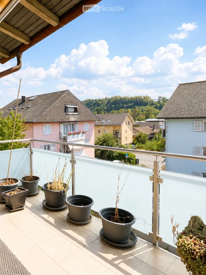 Schöne helle 3.5 Zimmerwohnung mit Balkon