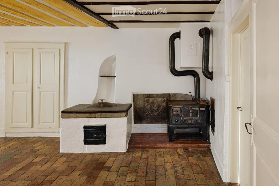 4-room apartment, 17th-century winegrower's house, old town