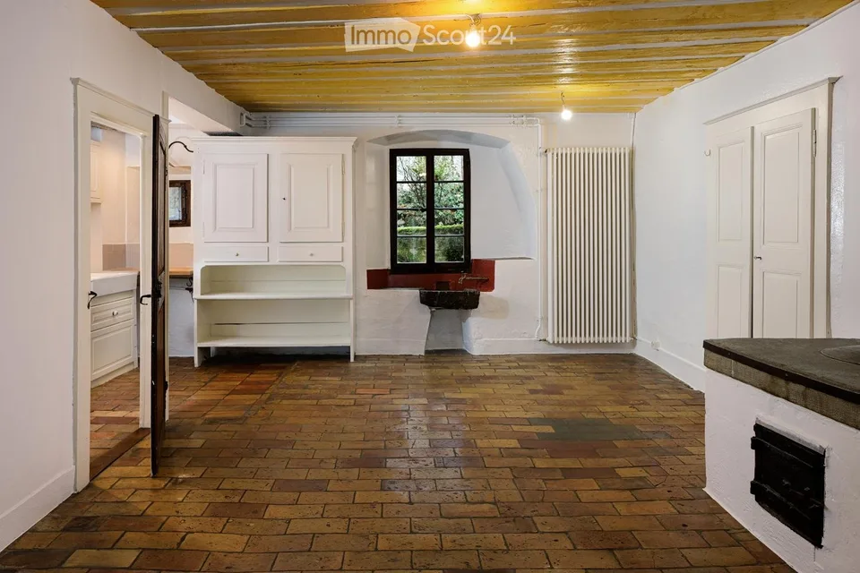 4-room apartment, 17th-century winegrower's house, old town