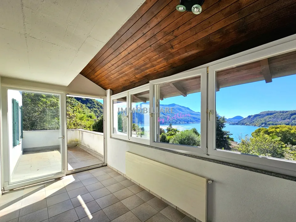 Appartamento nel Villa nel primo piano con bella terrazza e vista lago