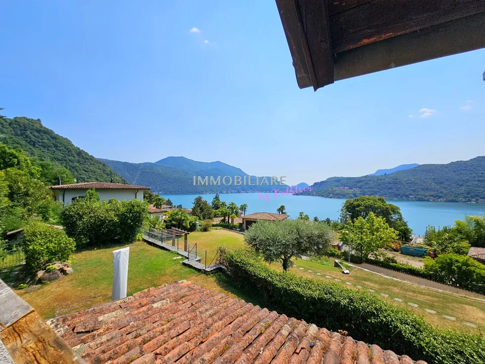Appartamento nel Villa nel primo piano con bella terrazza e vista lago