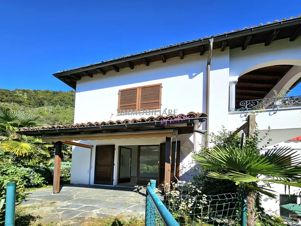 Wohnung in Villa: Erdgeschoss mit Garten, Terrasse und Seeblick