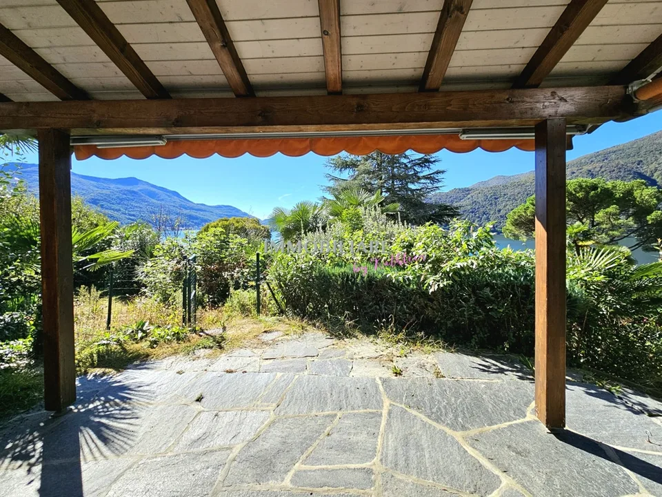 Wohnung in Villa: Erdgeschoss mit Garten, Terrasse und Seeblick