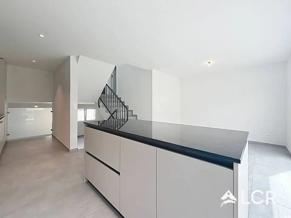 Magnifique appartement de 5.5P / 4 CHB / 2 SDB / 1 balcon / 1 Jardin /2 places de parc