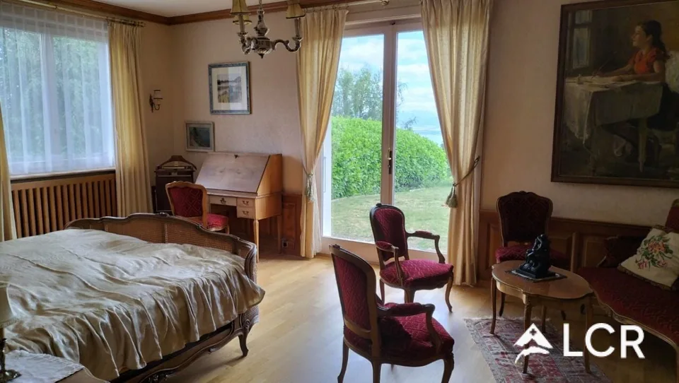 Furnished 7-room house with swimming pool