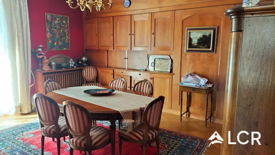Furnished 7-room house with swimming pool