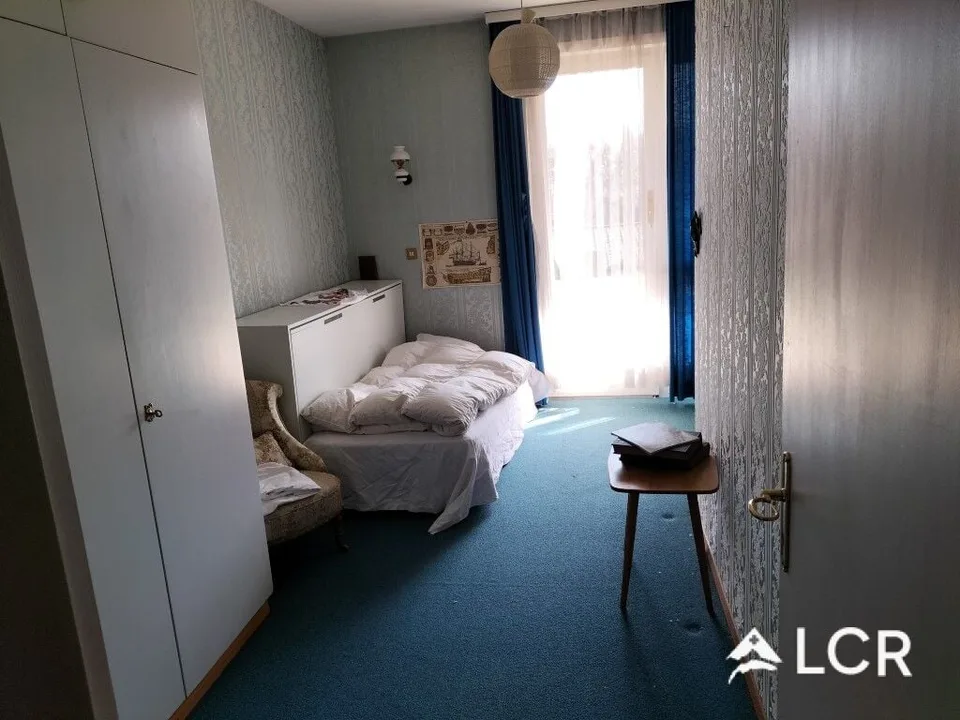 Furnished 7-room house with swimming pool