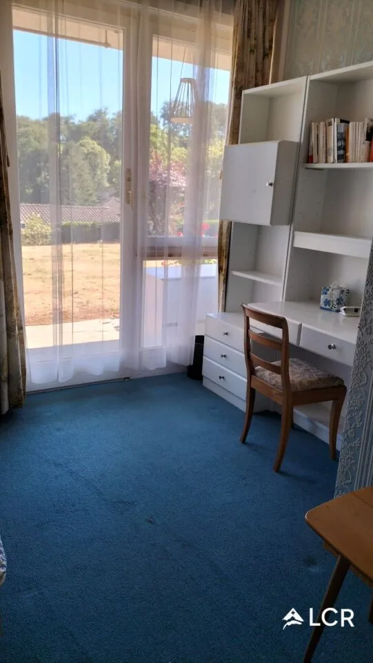 Furnished 7-room house with swimming pool