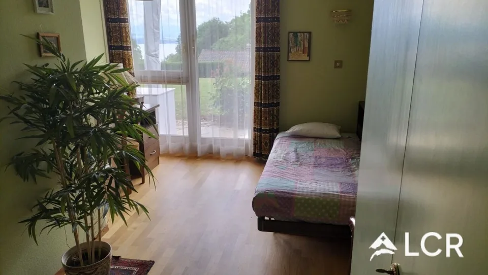Furnished 7-room house with swimming pool