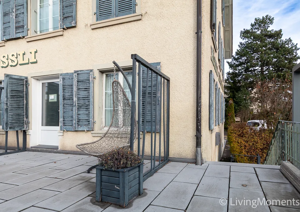 Furnished 1-room apartment with outdoor seating area