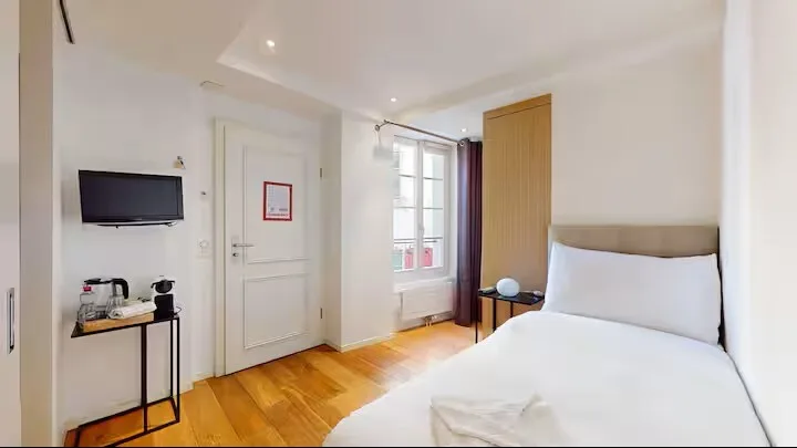 Chambre idéalement située dans immeuble au bord du lac