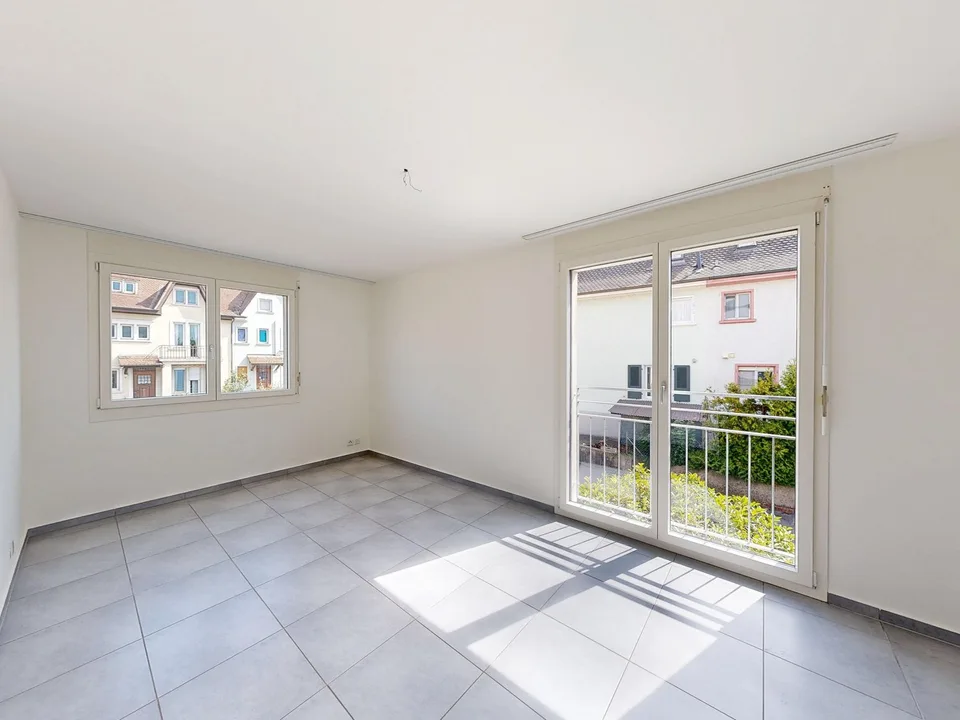 Bright 3.5-room apartment in building rights with balcony and outdoor parking – photo 5 of 10