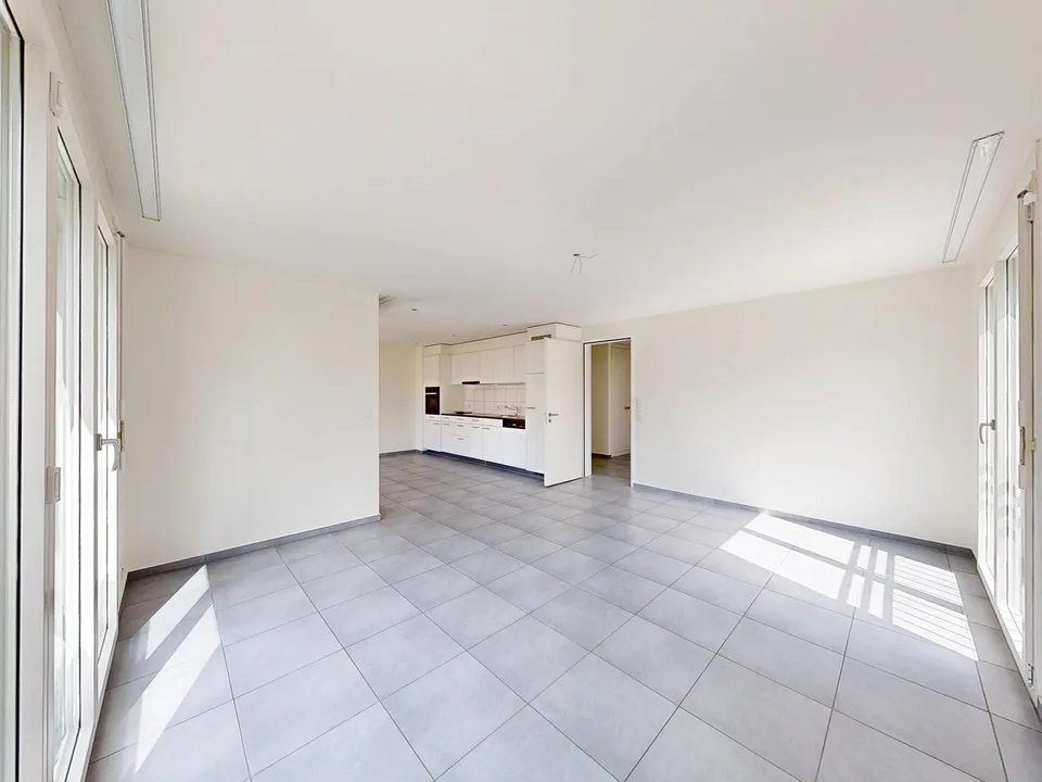 Bright 3.5-room apartment in building rights with balcony and outdoor parking – photo 3 of 10