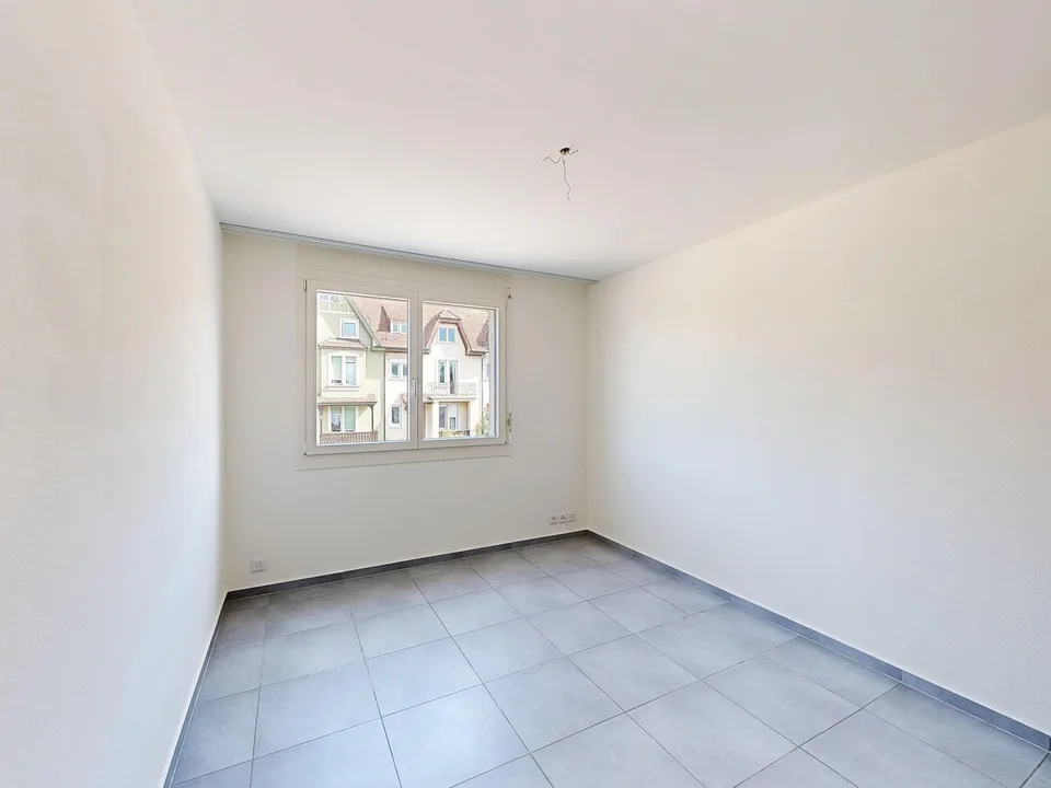 Bright 3.5-room apartment in building rights with balcony and outdoor parking – photo 4 of 10