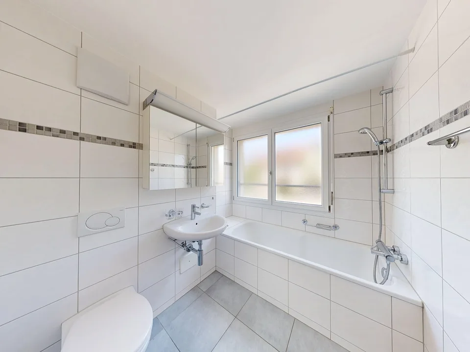 Bright 3.5-room apartment in building rights with balcony and outdoor parking – photo 6 of 10
