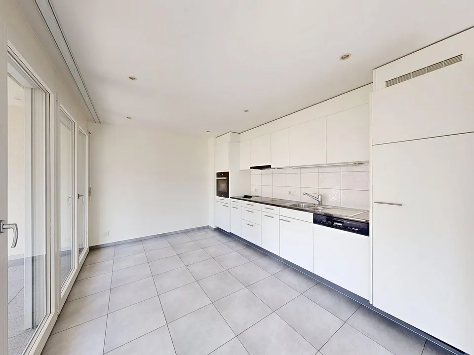 Bright 3.5-room apartment in building rights with balcony and outdoor parking – photo 2 of 10