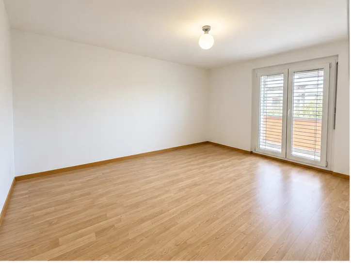 Beautiful bright and modern apartment on the ground floor! First month's rent free!