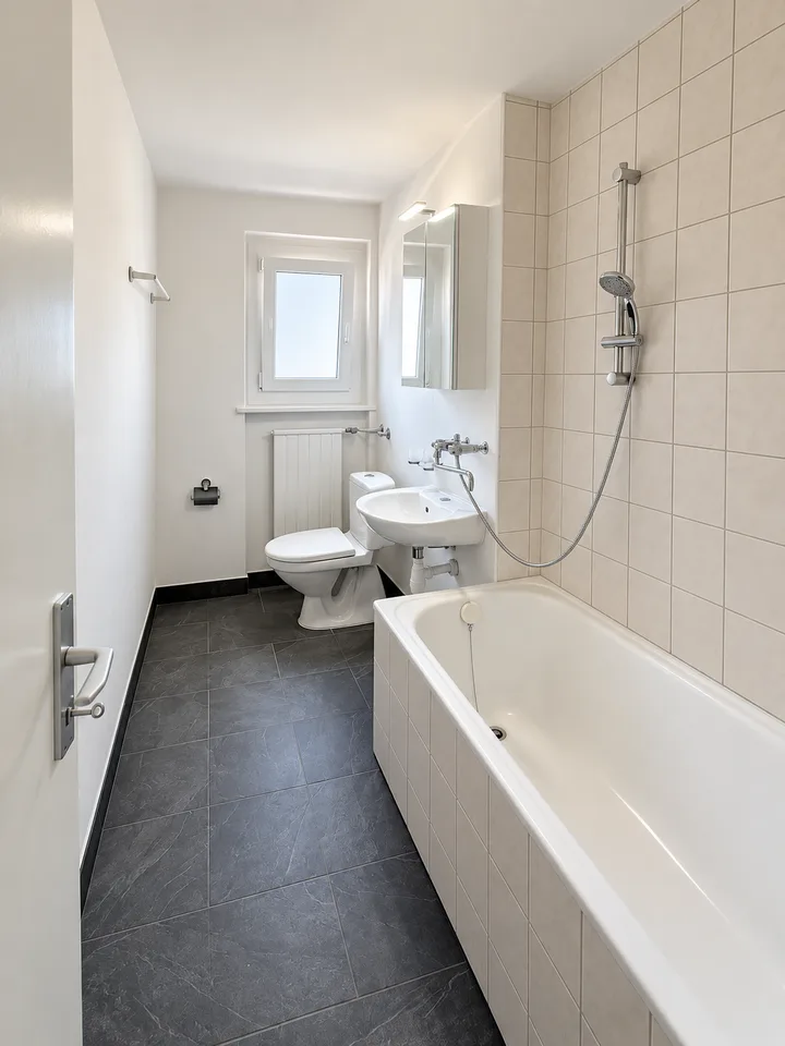 Beautiful bright and modern apartment on the ground floor! First month's rent free!