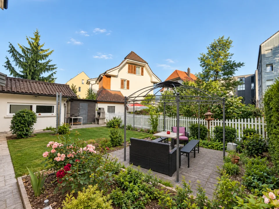 Attractive multi-family house in central location - top return 5.8 % – photo 3 of 11
