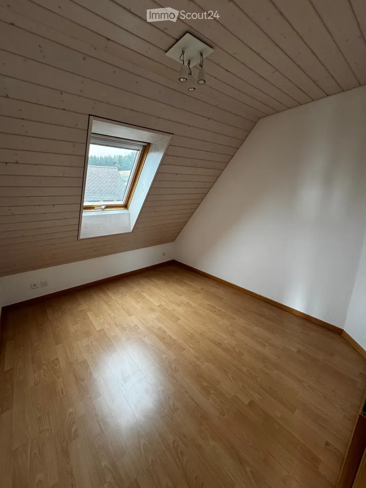 Wohnen mit Weitblick – helle 3½-Zimmer-Dachwohnung in Detligen