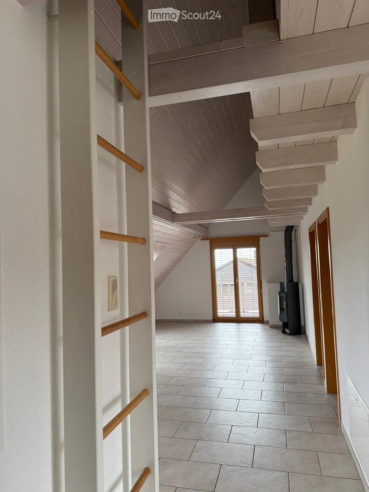 Wohnen mit Weitblick – helle 3½-Zimmer-Dachwohnung in Detligen