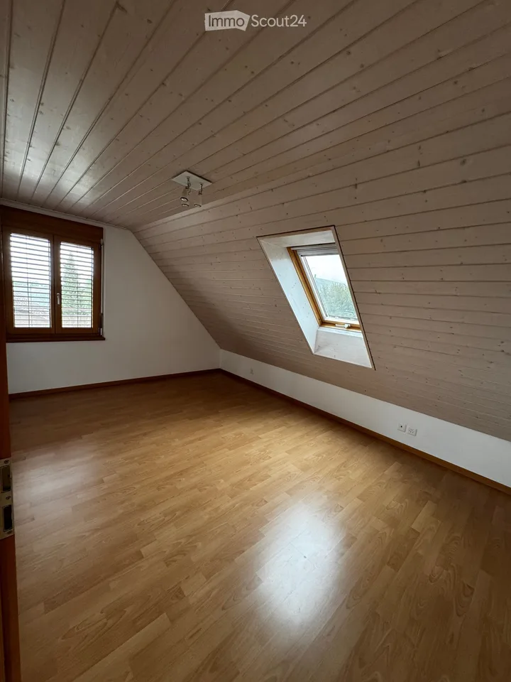 Wohnen mit Weitblick – helle 3½-Zimmer-Dachwohnung in Detligen
