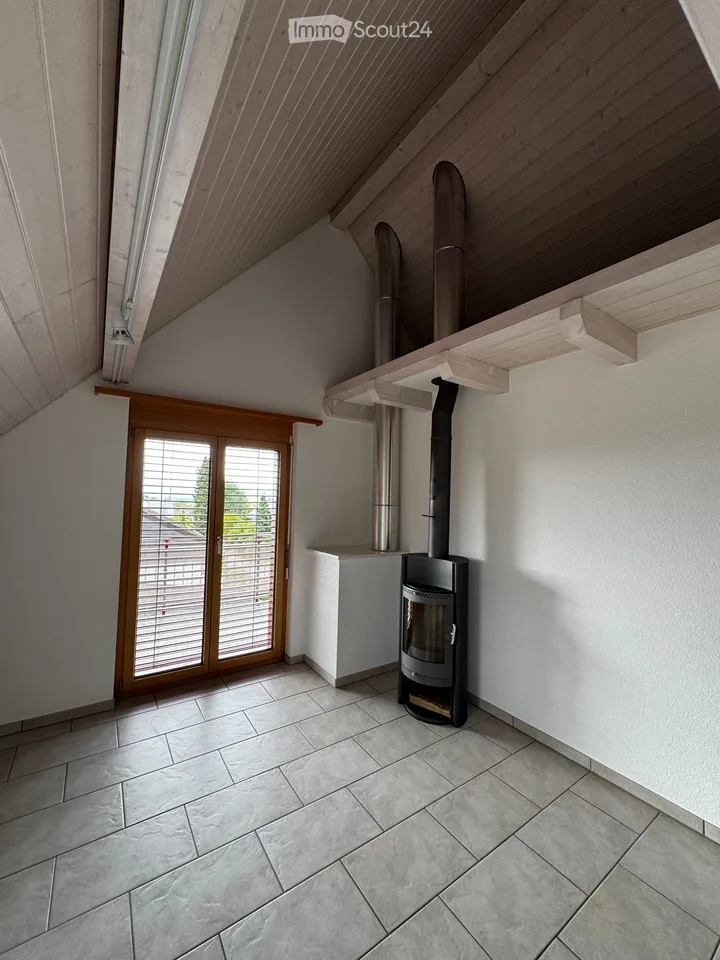 Wohnen mit Weitblick – helle 3½-Zimmer-Dachwohnung in Detligen