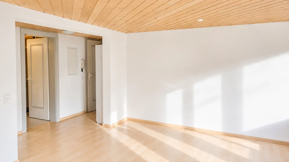 Helle und schöne 3.5 Zi-Whg. mit Balkon zu vermieten