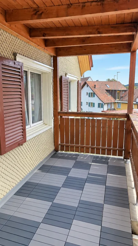 Helle und schöne 3.5 Zi-Whg. mit Balkon zu vermieten