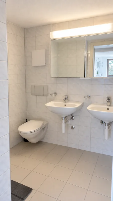 Helle und schöne 3.5 Zi-Whg. mit Balkon zu vermieten