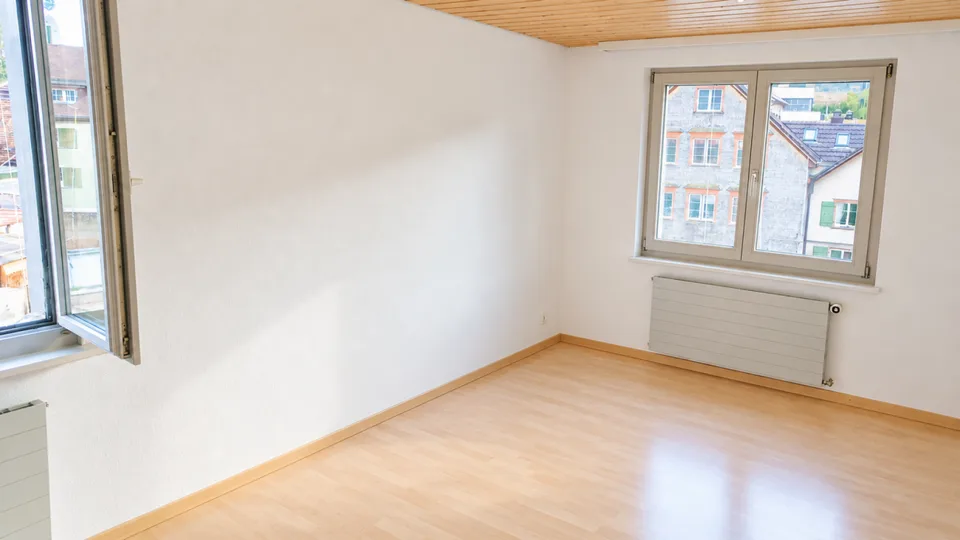 Helle und schöne 3.5 Zi-Whg. mit Balkon zu vermieten
