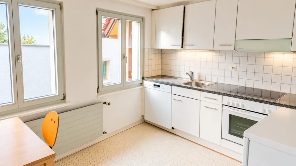 Helle und schöne 3.5 Zi-Whg. mit Balkon zu vermieten