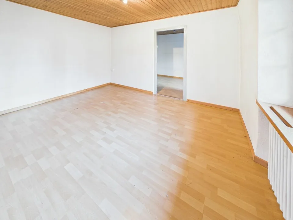 Rara opportunità: casa residenziale con edificio agricolo e riserva di terreno edificabile su 1'752 m² a Lostorf – foto 6 di 14