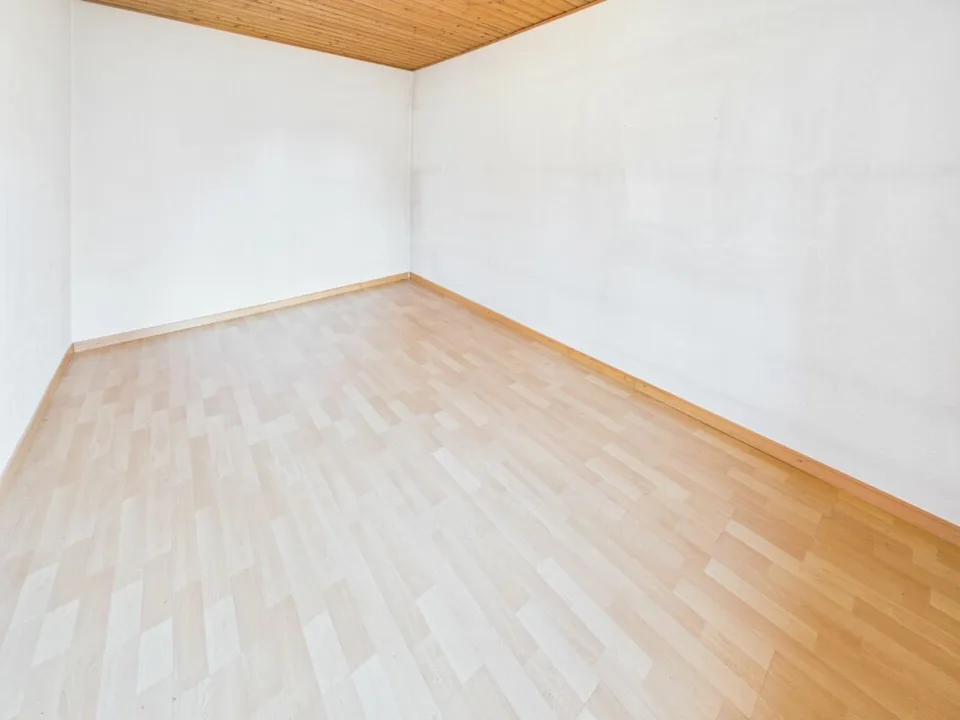 Rara opportunità: casa residenziale con edificio agricolo e riserva di terreno edificabile su 1'752 m² a Lostorf – foto 5 di 14