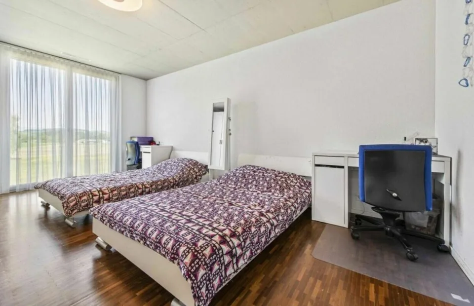 Ampio appartamento di 4,5 locali in una zona tranquilla – foto 6 di 9
