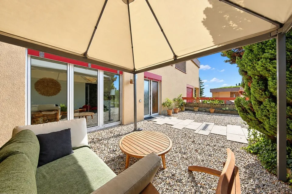 Helles Appartement mit privater Eingang und großer Terrasse – Foto 2 von 8