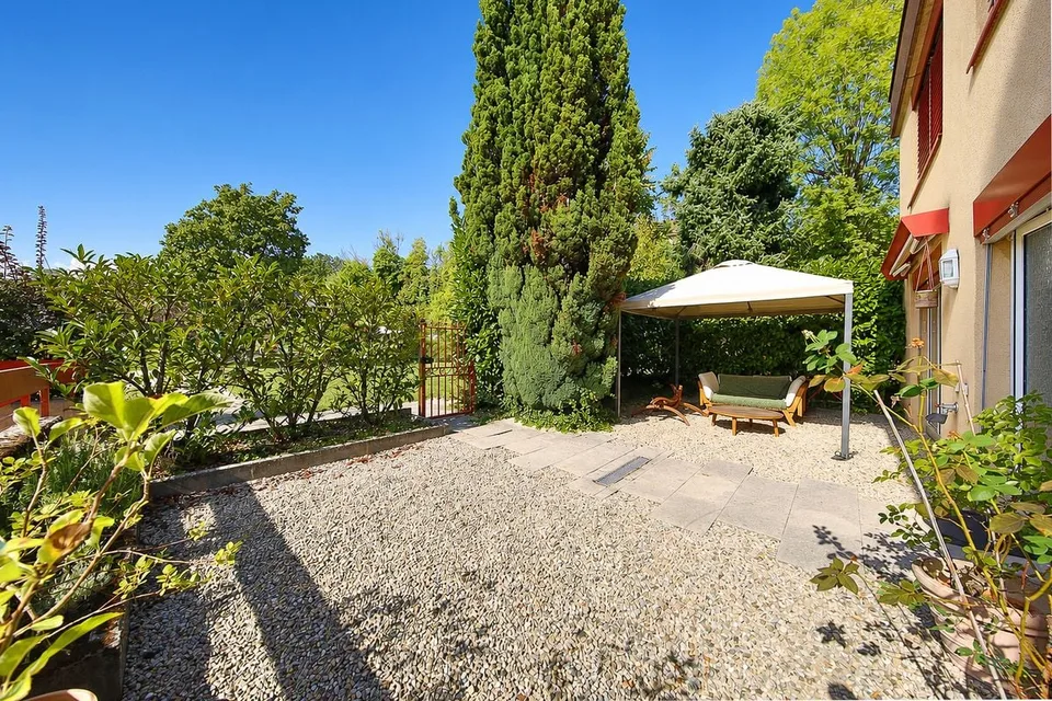 Helles Appartement mit privater Eingang und großer Terrasse – Foto 3 von 8