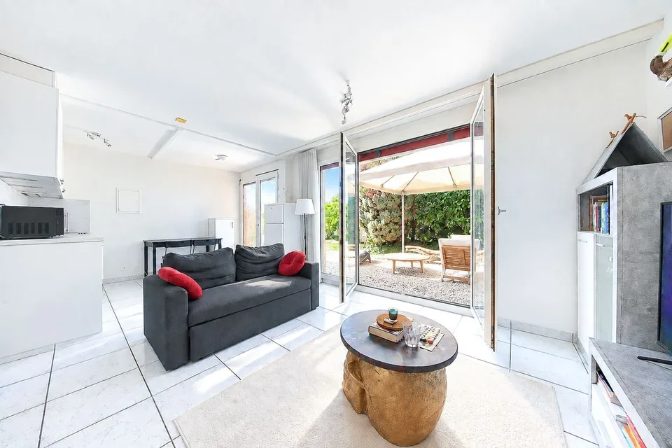 Helles Appartement mit privater Eingang und großer Terrasse – Foto 4 von 8
